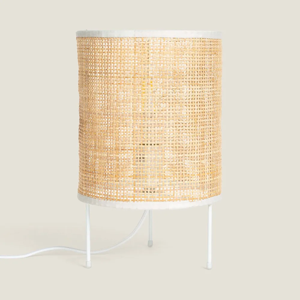 Haute Qualité Lampe de table en rotin avec éclairage LED, modèle Panaji