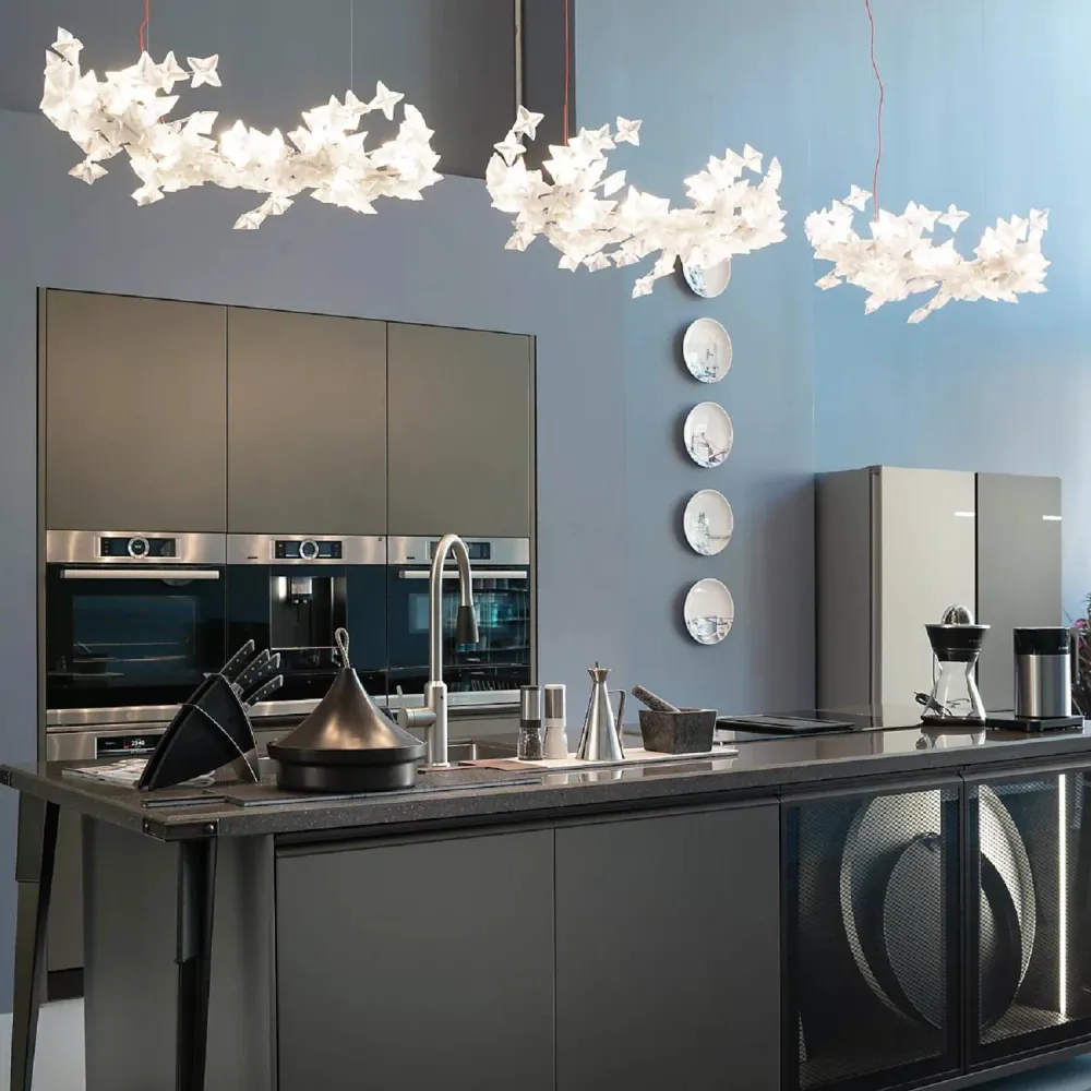 La suspension Hanami Compact SLAMP avec éclairage LED intégré Design minimaliste